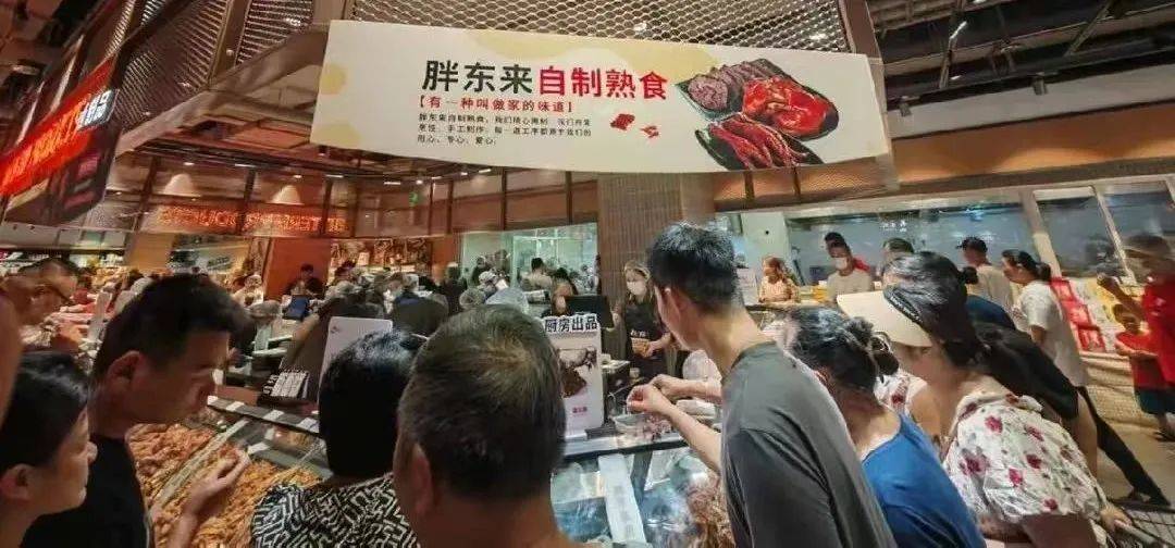 小时进不去胖东来为啥这么火？EVO视讯真人凌晨6点排队3(图1)